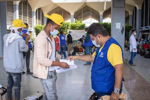 YEMENStranded Ethiopian migrants prepare to board an IOM-facilitated flight from Aden, Yemen, to fly home to Addis Ababa. © IOM 2021/ Majed Mohammed 